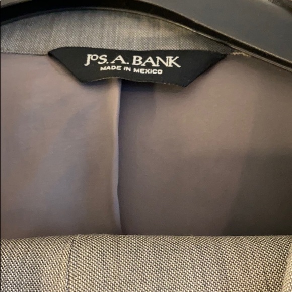Jos. A. Bank Men’s 50R suit jacket with pants - Picture 4 of 6